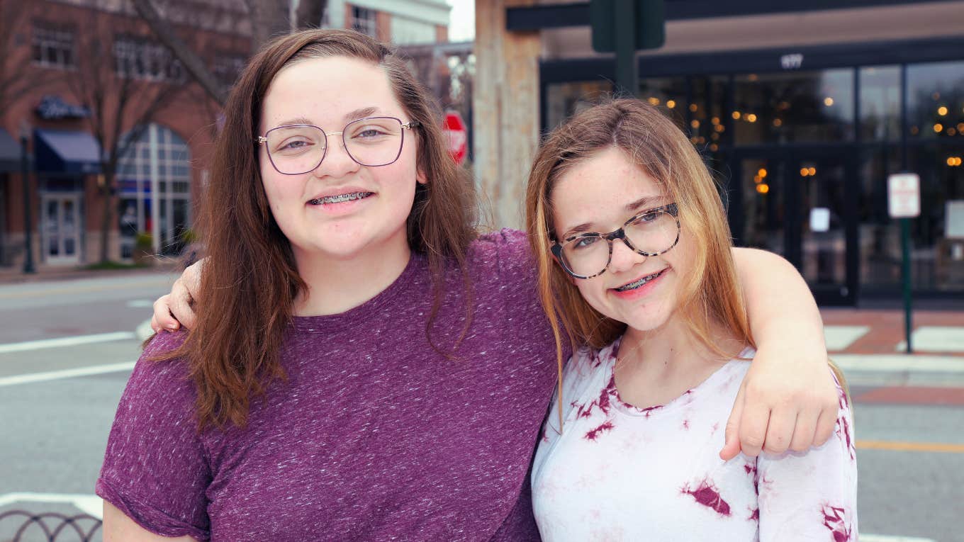 Mom Puts Her Twin Daughters On A Diet When Only One Needs To Lose Weight Twin teen sisters smiling for photo