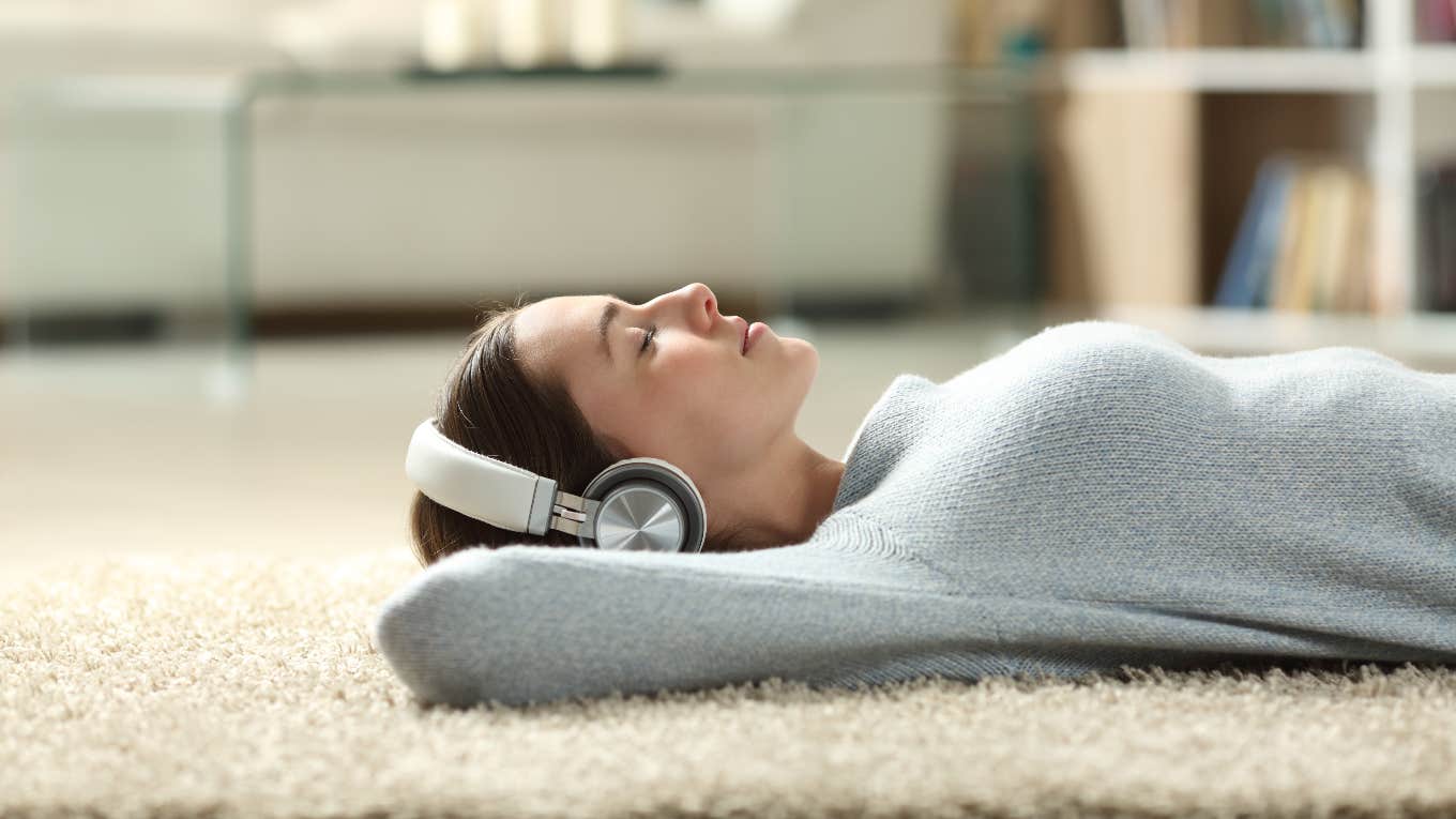 Neuroscientist Shares 3 Easy Daily Habits That Can Protect Your Brain Woman listening to music to protect her brain