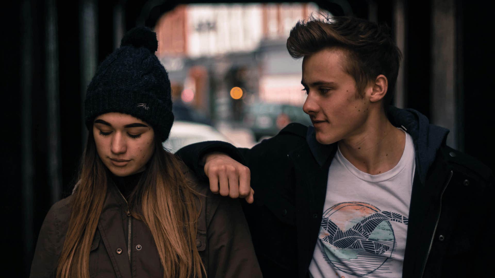 man letting woman down easy