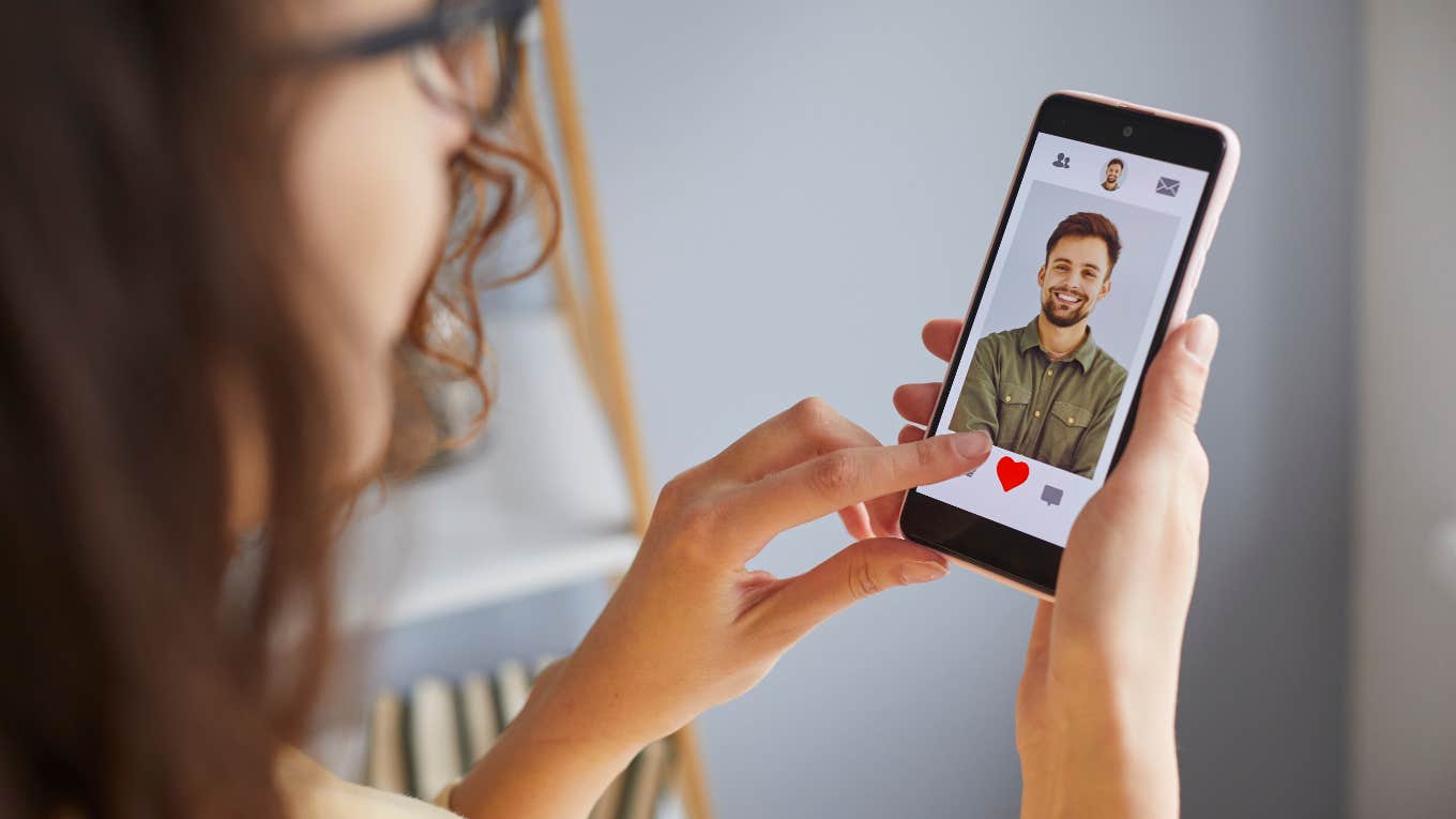 Psychologist Explains That Dating Apps Severely Disconnect Gen Zers Based On Looks Woman swiping on dating app