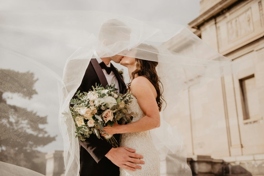 why weddings make women crazy