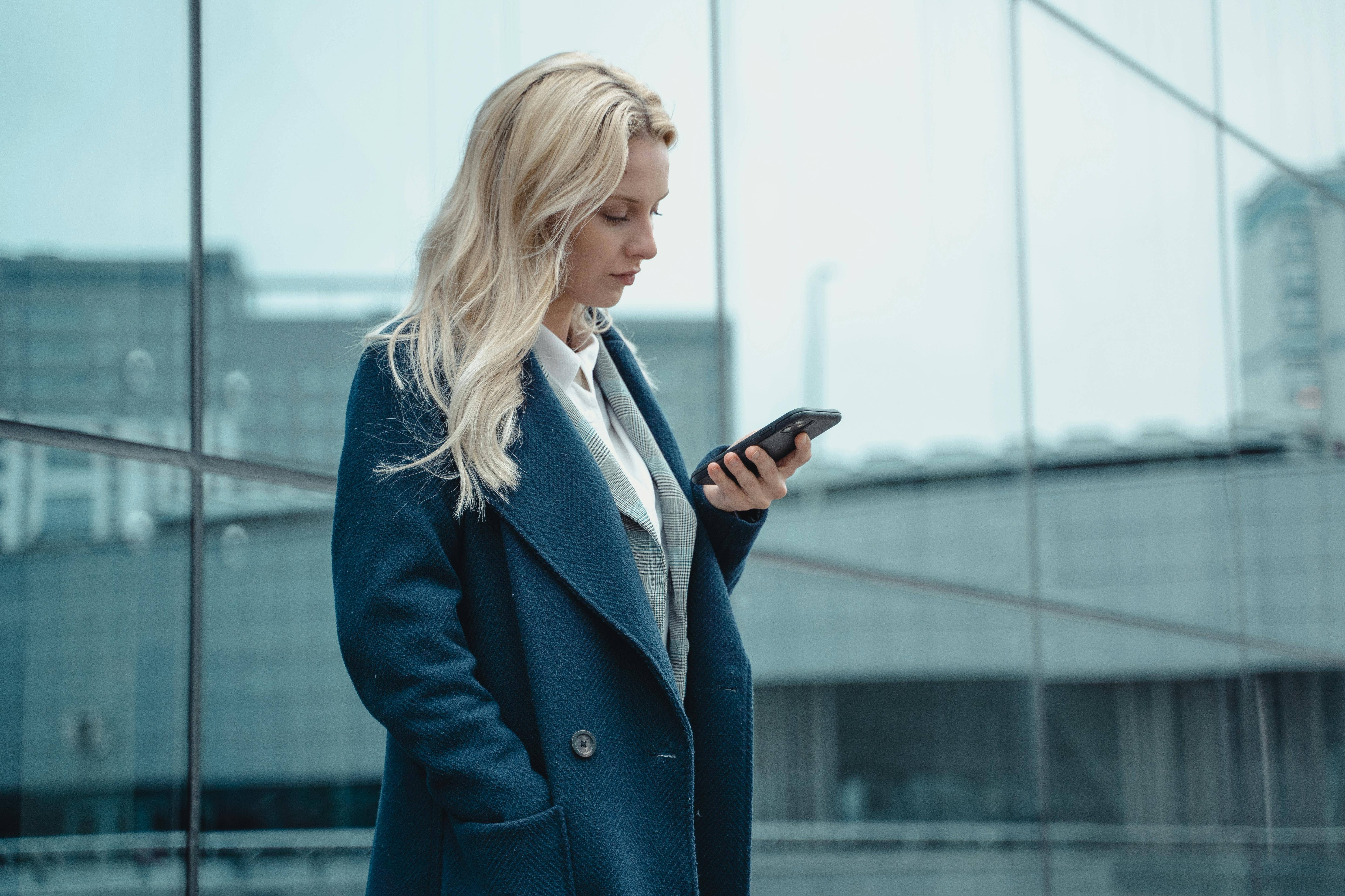 18 Signs You're Dating A "Collector" — A Man Who Collects Women18 Signs You're Dating A "Collector" — A Man Who Collects Women