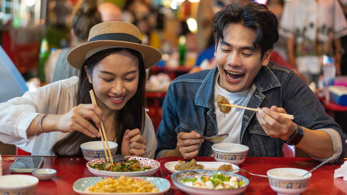 Woman Reveals Why It's Harder To Be A Plus Size Person In Japan Than In America couple eating in Japan
