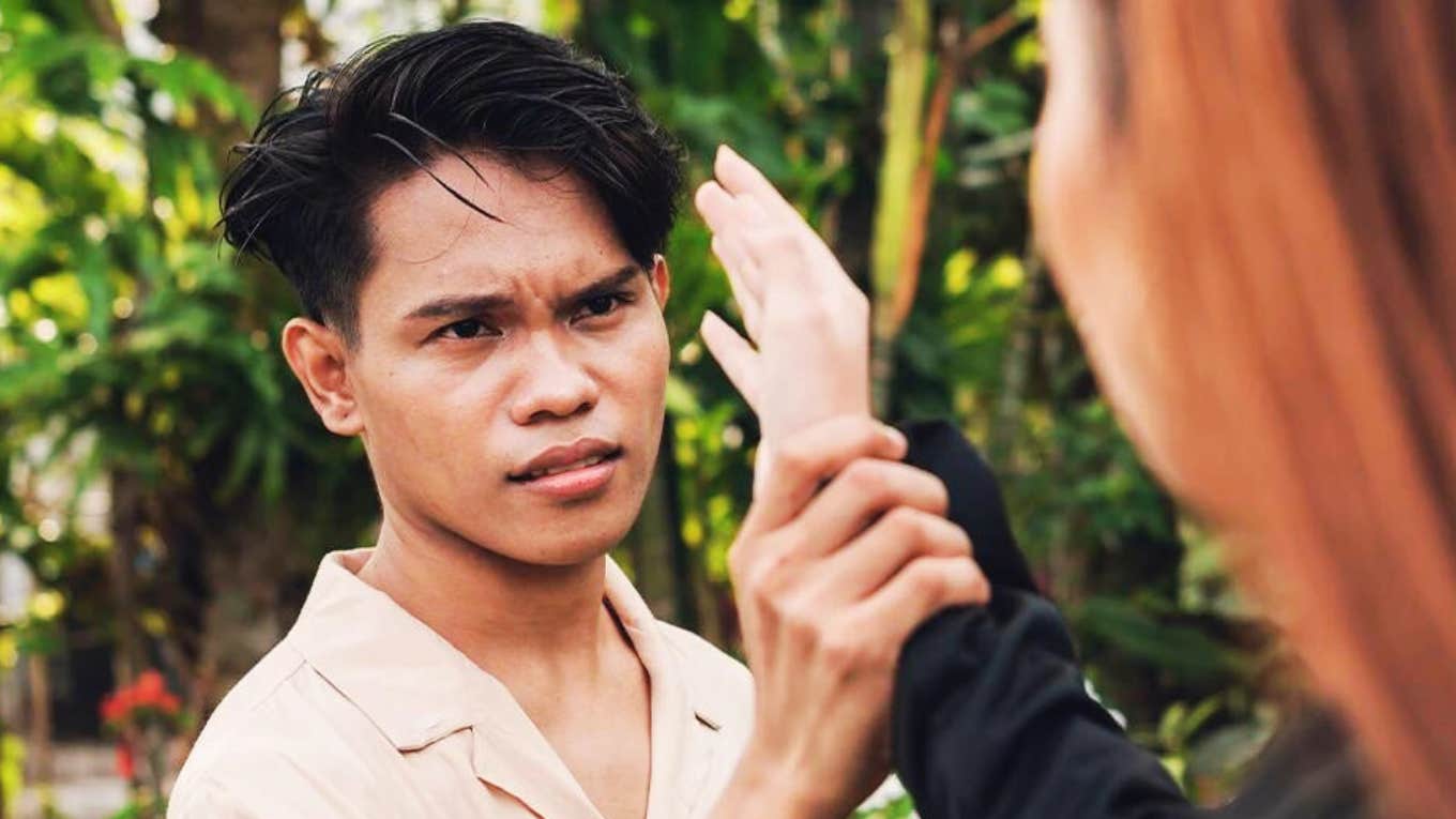 Controlling People Usually Exhibit These Behaviors, According To Psychology Controlling man, grabbing woman's arm