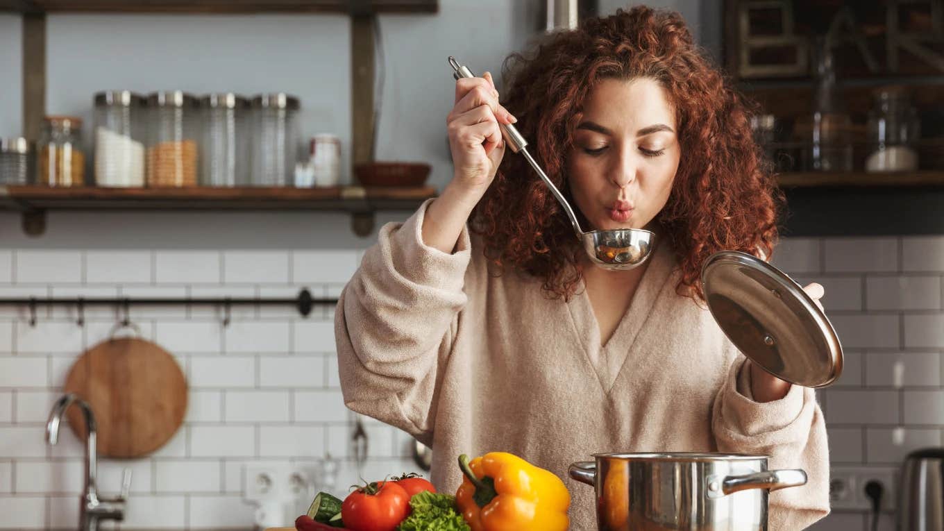 A Mom Reveals How She Feeds 25 People For Less Than $70 — And Makes It Looks Catered Mom cooking for 25 people
