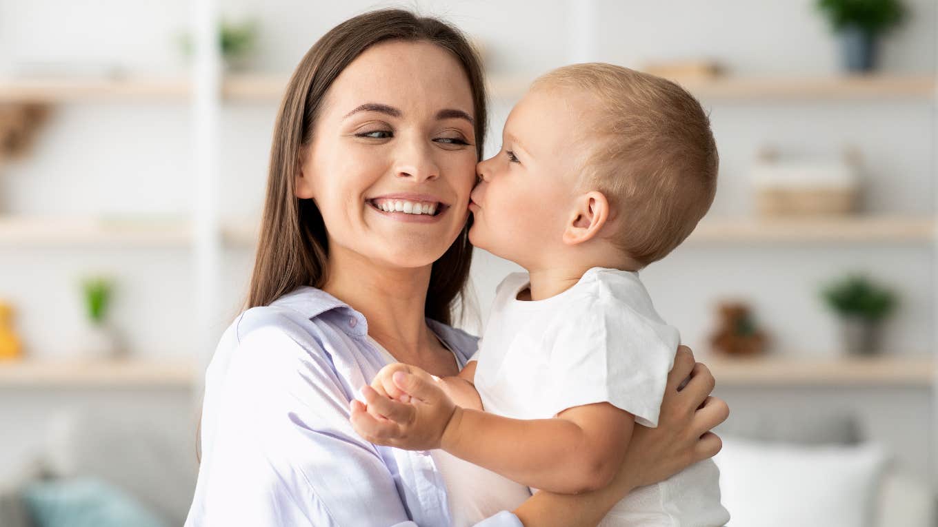 Mom Worried Toddler Prefers Her Over His Dad & Says He Doesn't Love Him Mom and toddler who prefers her over his dad