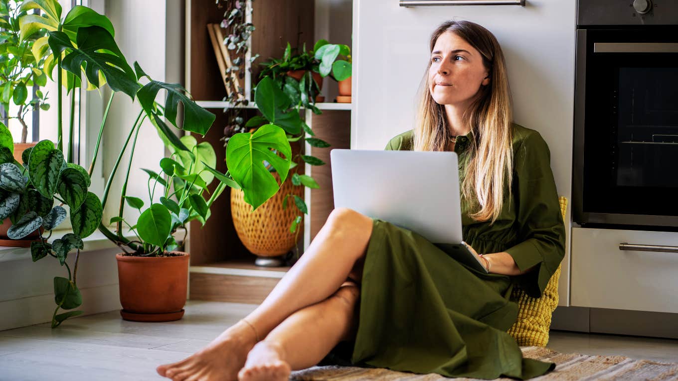 Neuroscientist Says Anxiety Is An 'Attention Problem' Distracted and anxious woman, remote working from home
