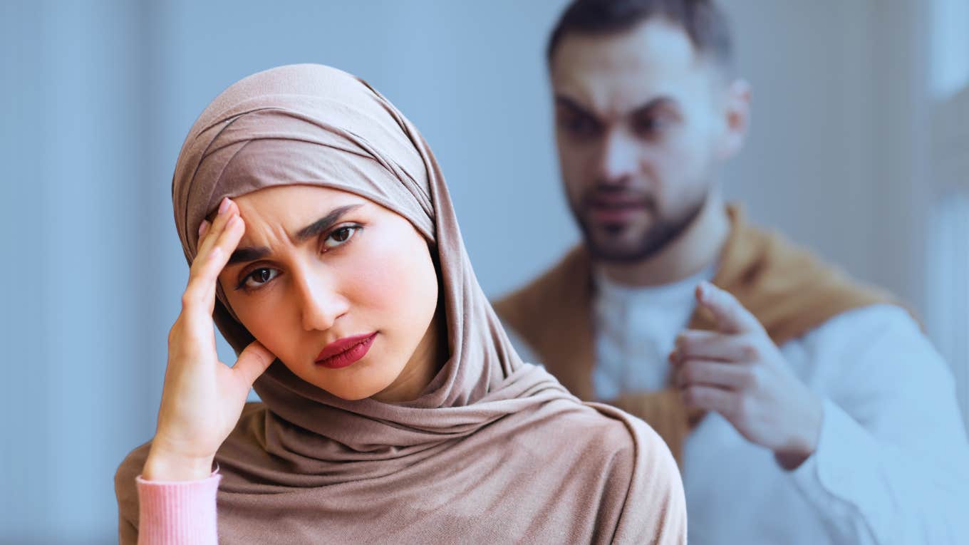 I'm A Therapist Of 13 Years — Here Are Signs Your Partner Is Not A Good Person Woman realizes her partner is not a good person.