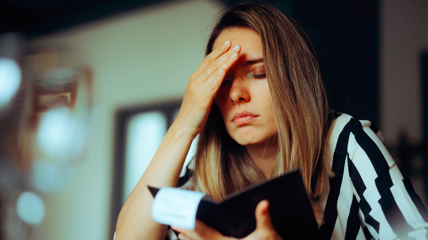 Rude Customers Handed An Expensive Bill After Disrespecting A Restaurant Owner woman stressed after receiving restaurant tab