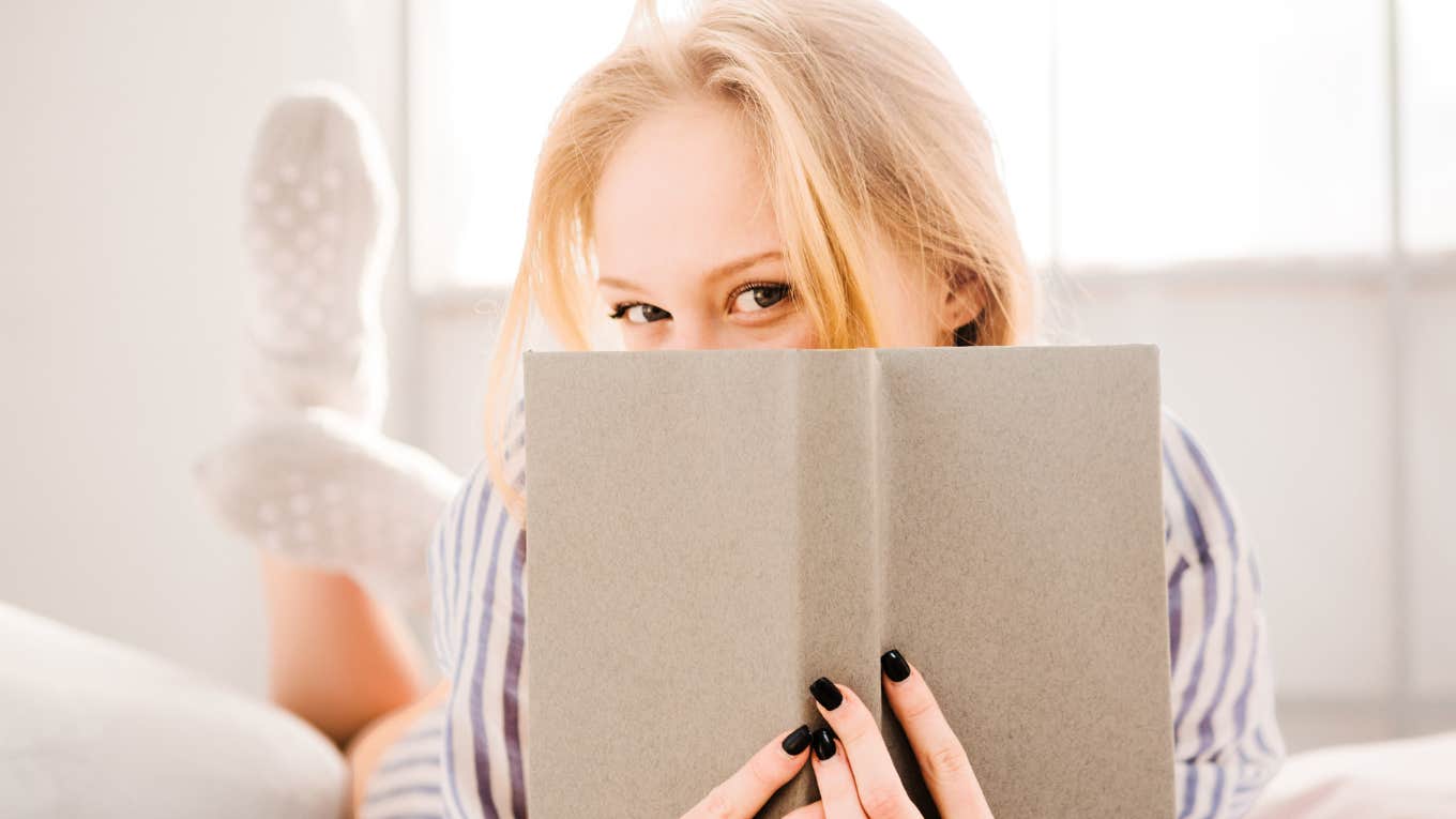 The Five Silent 'Tells' A Woman Is About To Cheat Flirty woman, silent tells