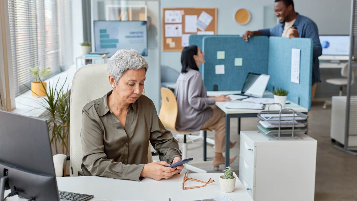 Wells Fargo Employee Passed Away In Her Cubicle At Work Employees working in cubicles