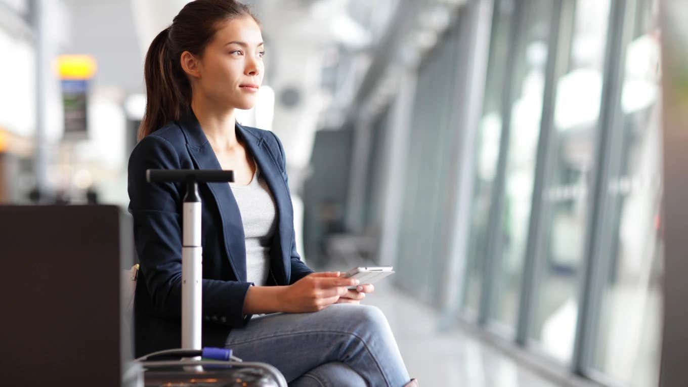 Woman Gets Creepy Text From Strange Man In The Airport Who Found Her Number Through Her Luggage Tag Woman getting creepy text from strange man in the airport