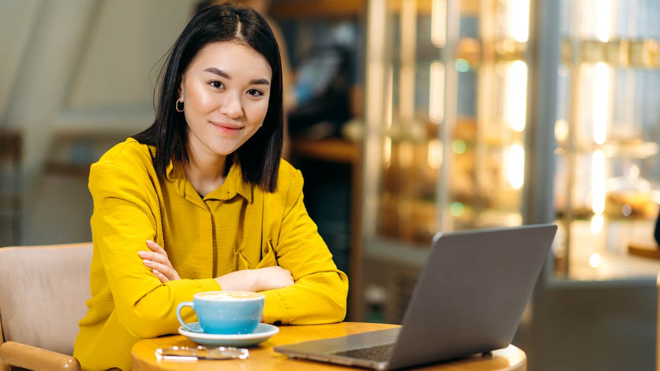 Coffee Shop Starts Charging Customers Using Laptops A $10 Daily Membership Fee Woman working in a coffee shop