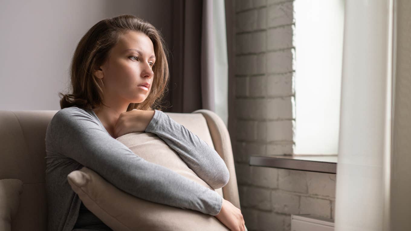 Husband Didn't Stand Up For His Wife When His Friend Called Her A Fat Turkey sad woman holding pillow to her chest
