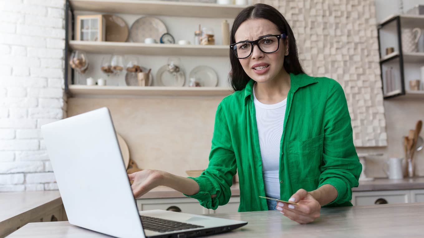 Job Overpaid Workers For Months & Makes Them Pay $200 Per Paycheck Upset worker reading email from job about paychecks