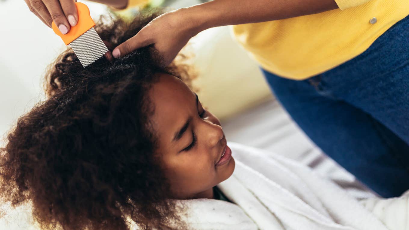 Woman Calls Police On Her Mom After She Shaved Her Biracial Daughter's Hair While She Was At Work woman doing little black girl's hair