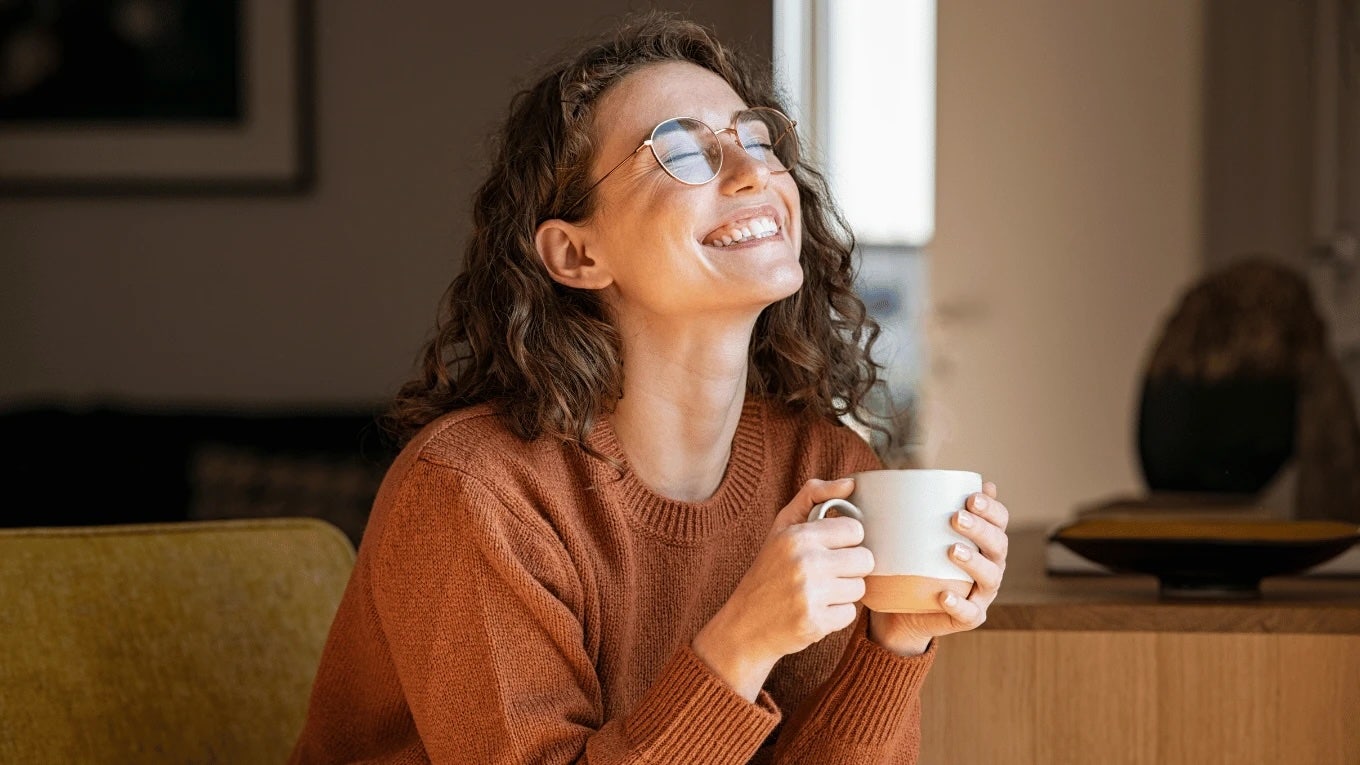 10 Small, Everyday Moments That Actually Bring Joy To People's Lives happy woman drinking coffee