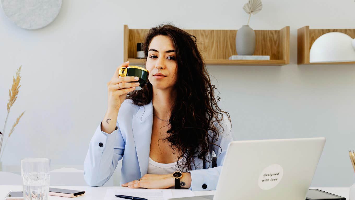 Thinking Styles That Give You An Unfair Advantage In Life, According To Psychology Business woman's thinking style that gives her unfair advantage.