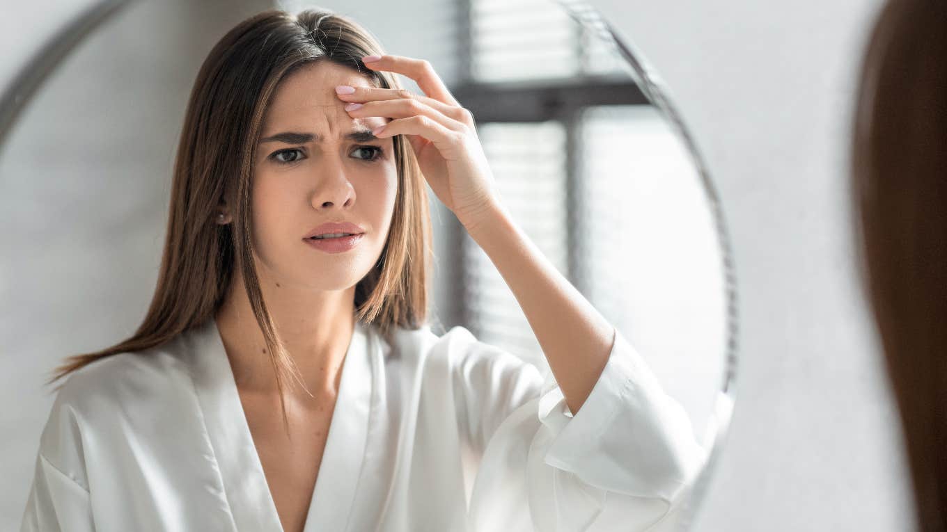 Woman Blames Mediocre Men For Creating A Fear Of Aging In 20 Somethings 20-something woman afraid of aging