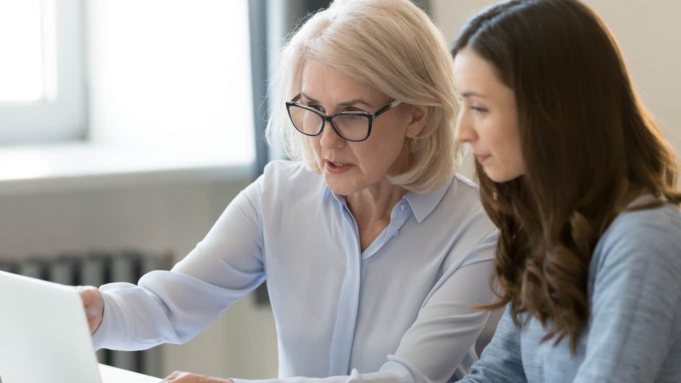 Worker Asks For Advice After His Underperforming Boss Keeps Calling Weekly Micromanaging Meetings Worker in weekly micromanaging meeting with boss