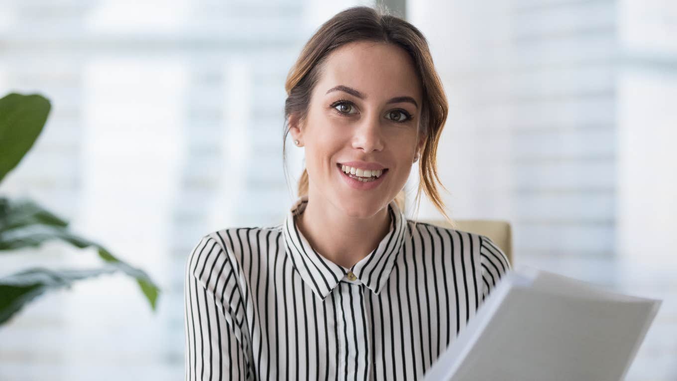 Workers Share The 7 Weirdest Company Policies They've Ever Encountered At Their Jobs Worker discussing weird company policy