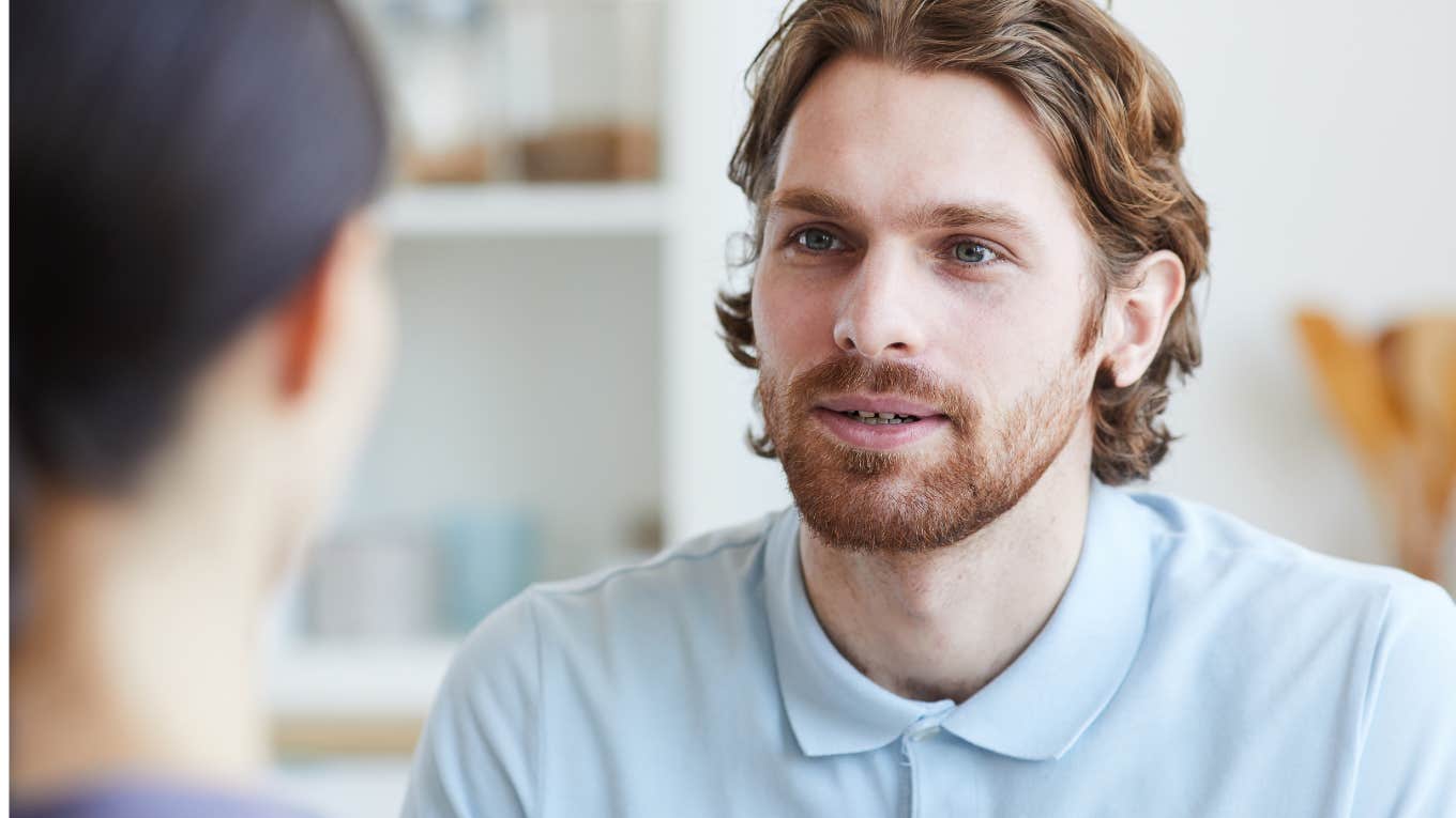 Conversation Starters That Make The Best Impression On Men, According To Psychology Woman uses conversation starter on men.