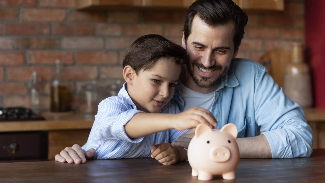 Man Shares How His Cheap Parents Taught Him To Save Money On Things Like Internet And Medical Bills Dad teaching son how to save money