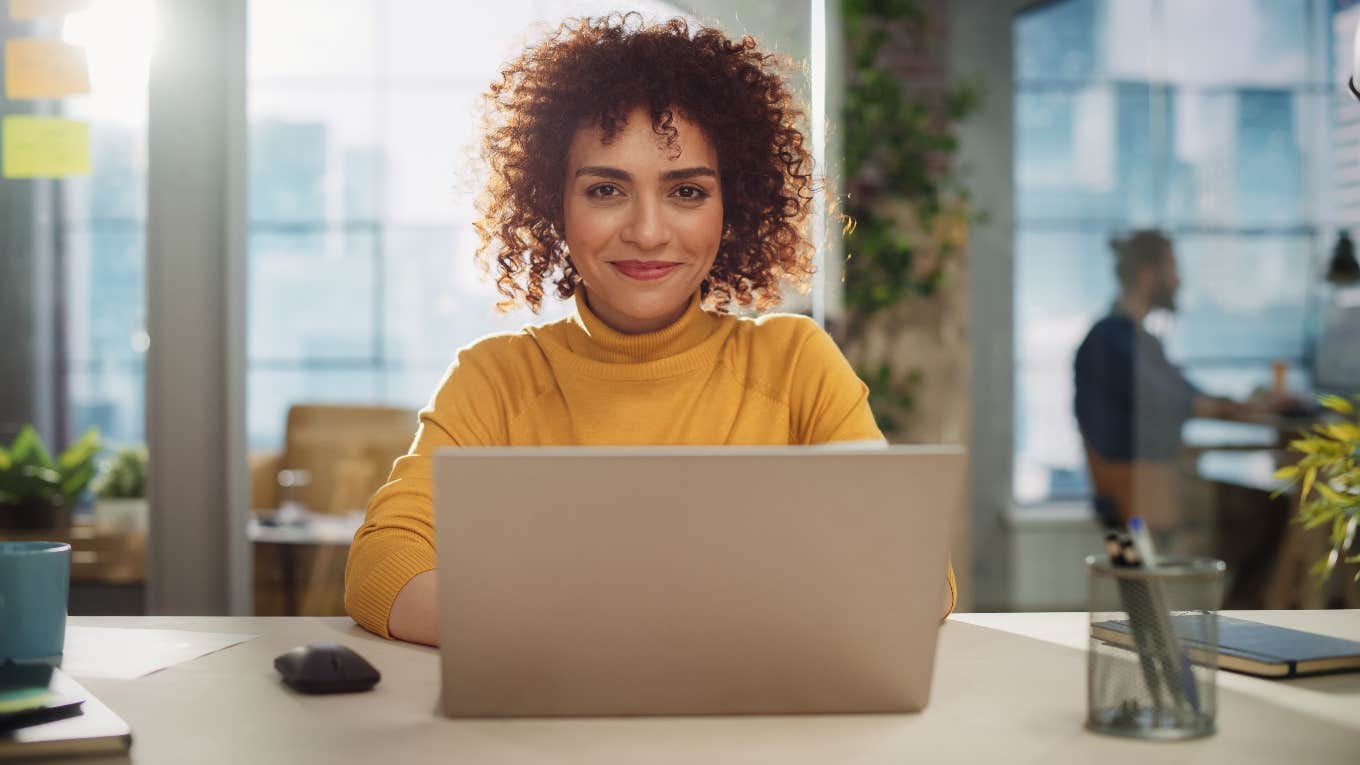 Mental Health Coach Shares An Ingenious ChatGPT Manifestation Trick To Help You Easily Manifest Your Dreams Woman using ChatGPT manifestation trick
