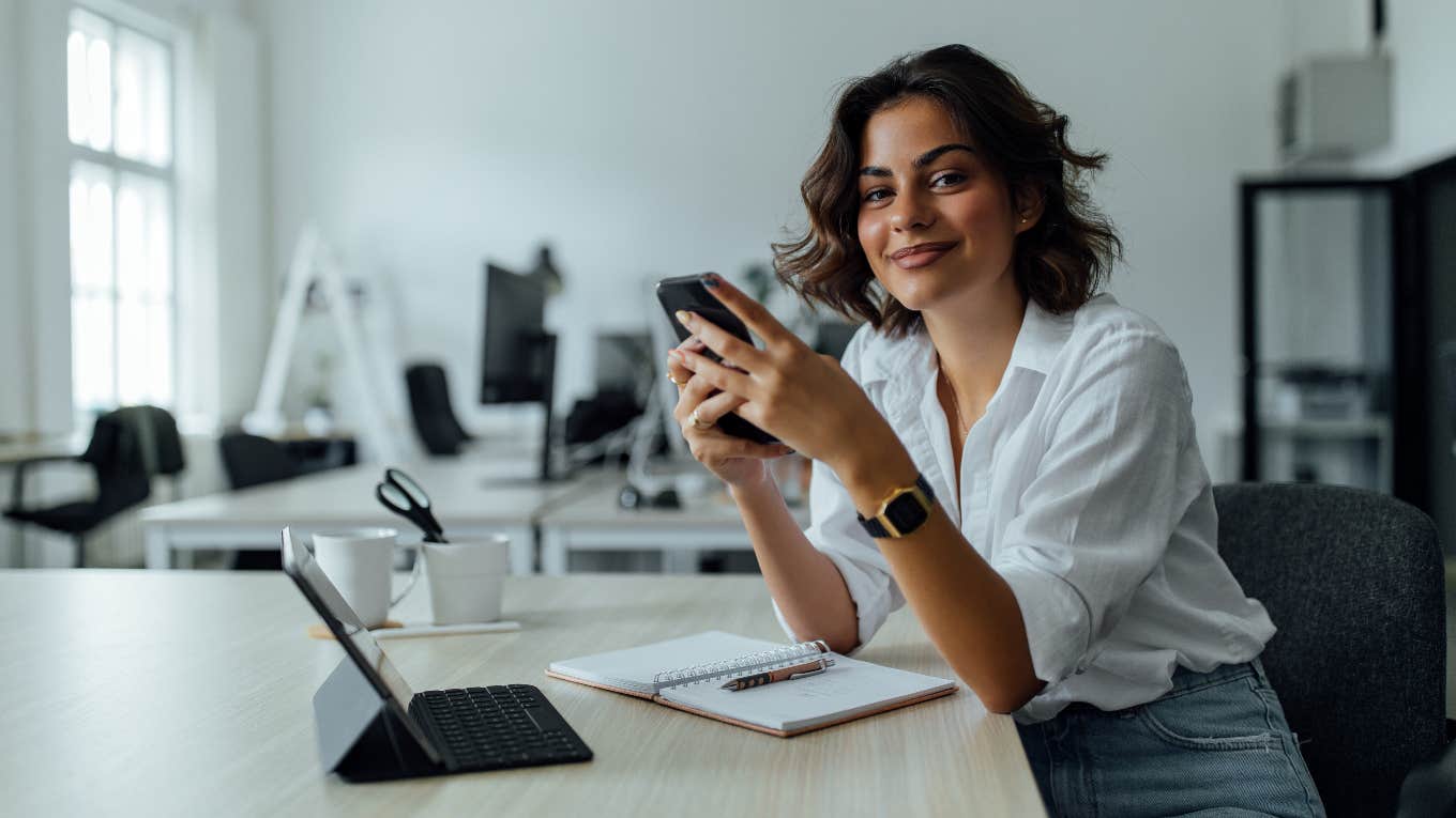 Millennial Receives Backlash About Workplace Boundaries After Telling Gen Z Workers To Connect Work Email To Phones Worker with work email connected to cell phone