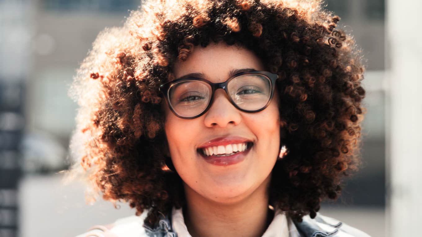 Psychological Mind Hacks The Most Confident People Know Confident woman smiling