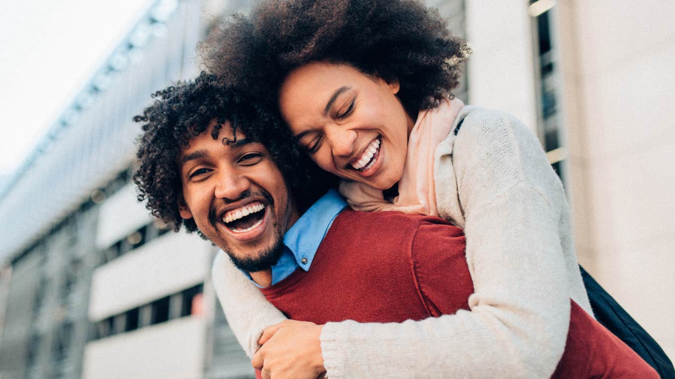 Signs Of A Genuinely Compatible Couple, According To Psychology Couple displays signs of genuine compatibility.
