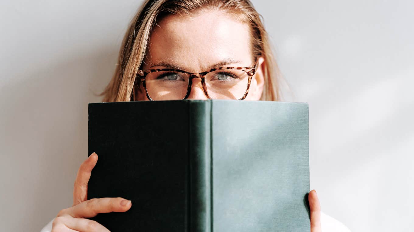 Subtle Traits Of People Who Are More Intelligent Than Everyone Else, According To Psychology Intelligent person.