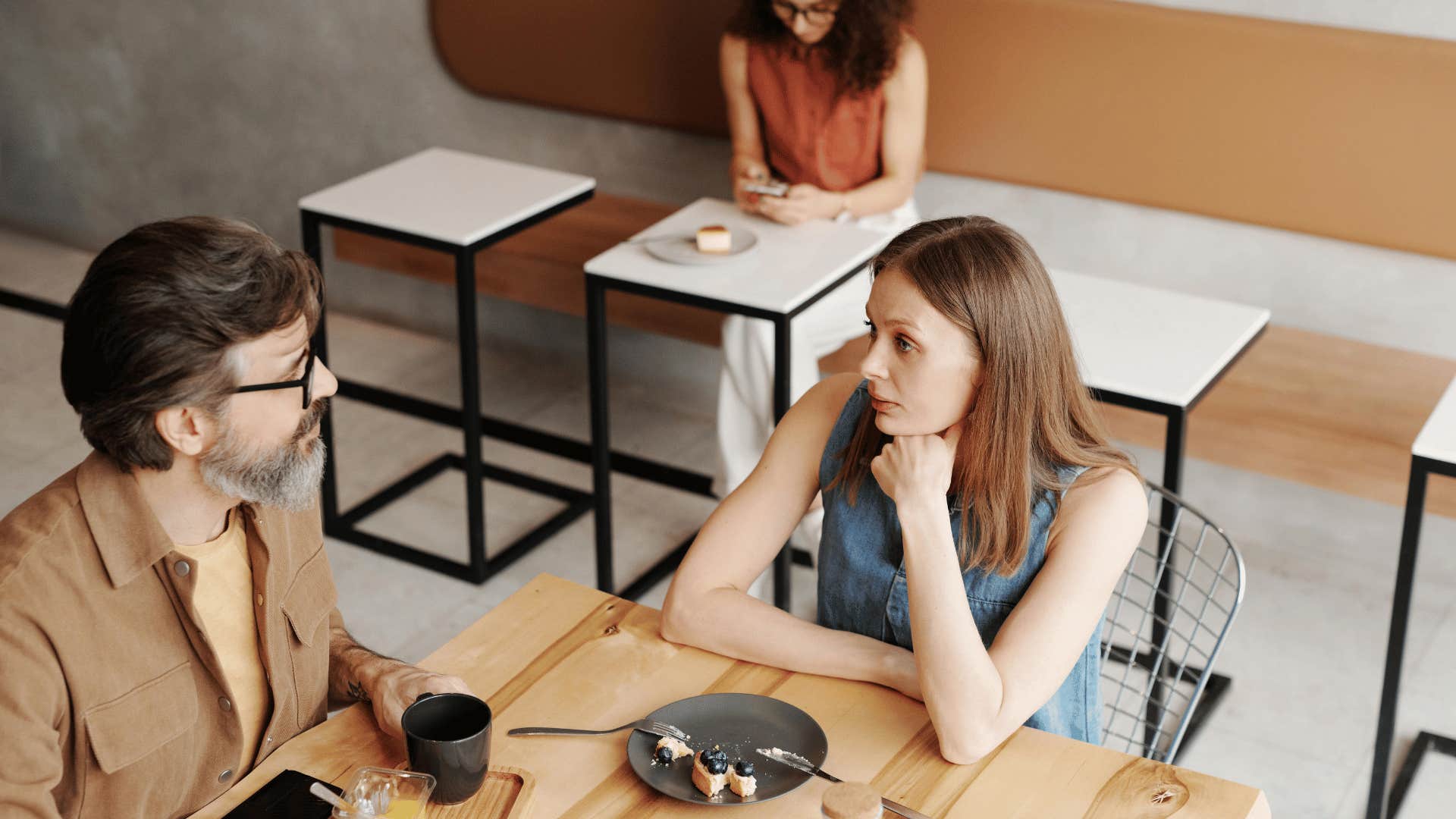 woman doing a bait and switch on date
