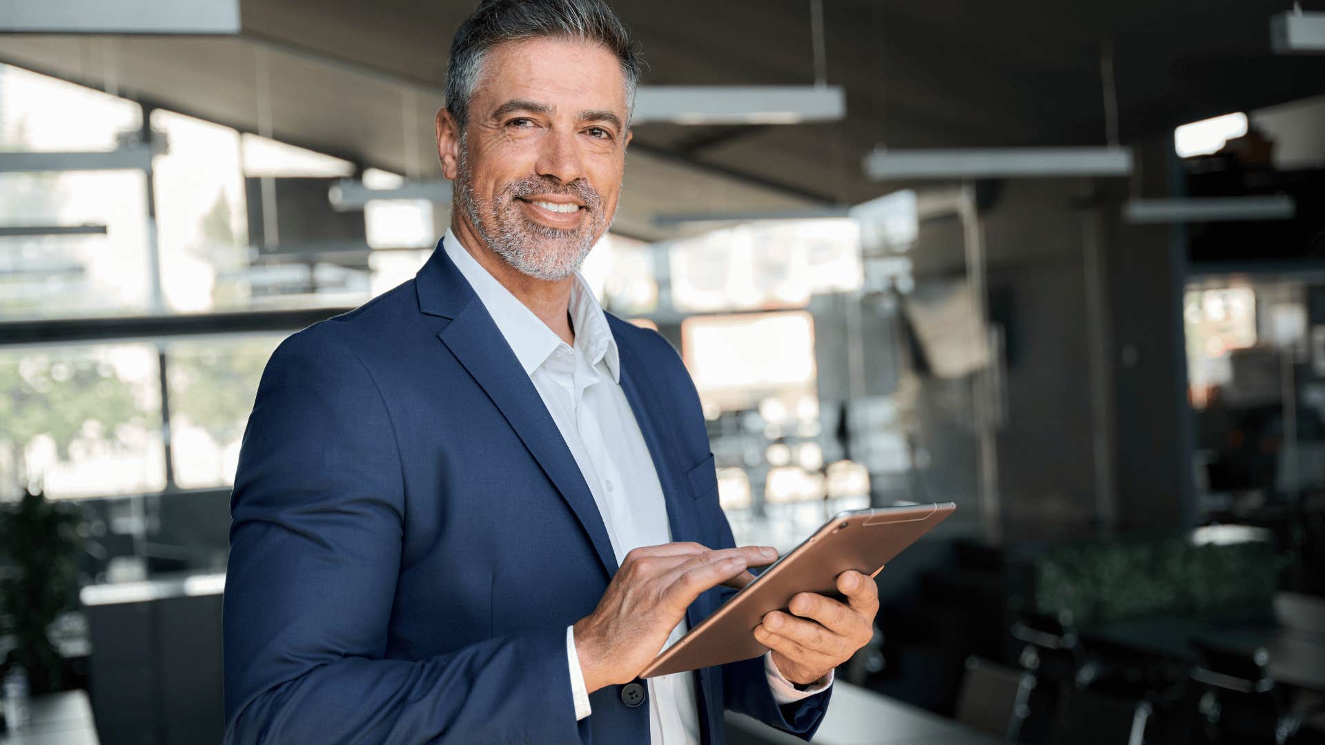 habits of people with a high confidence-intelligence ratio are focused on massive success