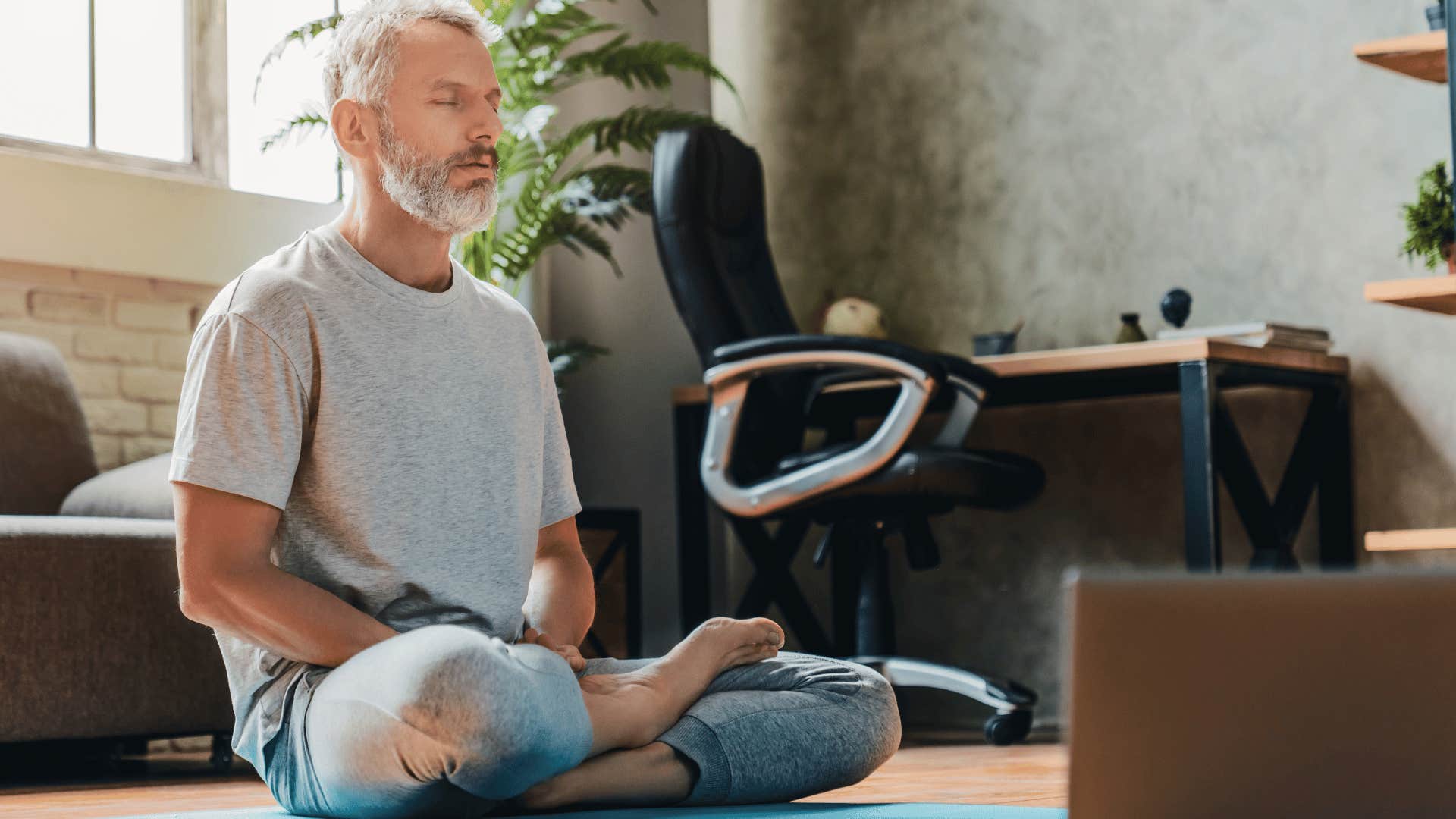 habits of people with a high confidence-intelligence ratio realize physical tightness and confidence don't go together