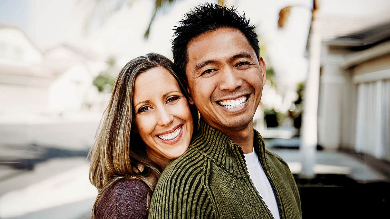 What A Happy Marriage Looks Like In Midlife, According To Clinical Psychologist Midlife married happy couple.