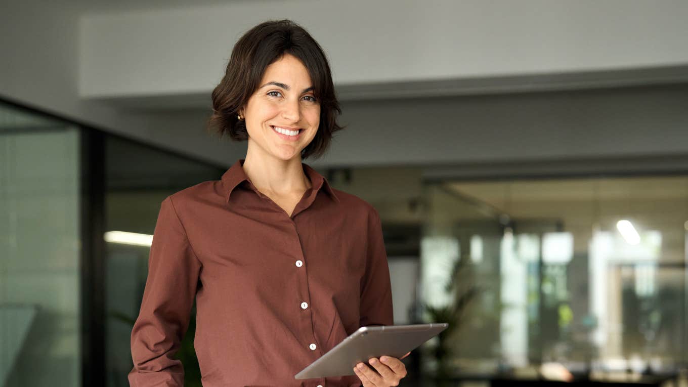 High-Status Behaviors That Make Others Want To Follow Your Lead Professional woman that others want to emulate