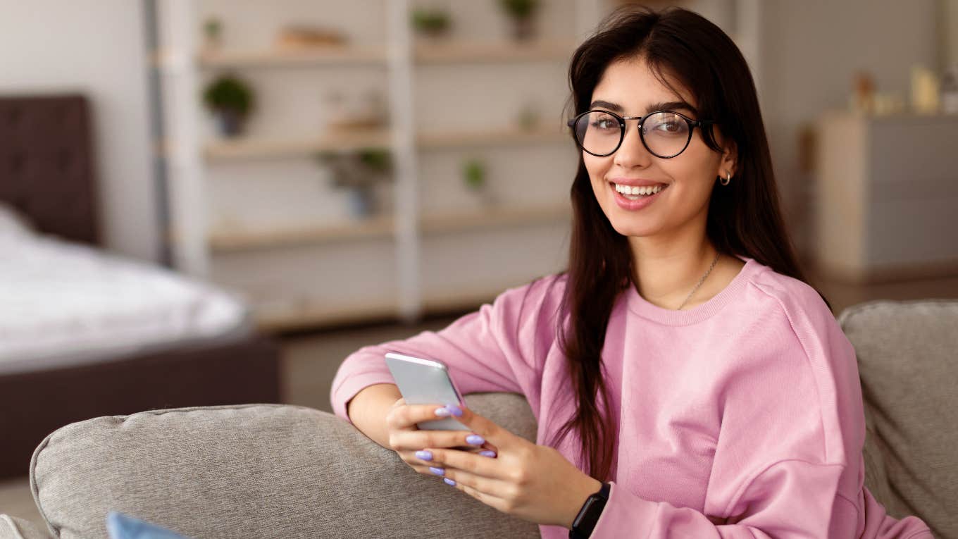 Man Says Anyone Who Does This Common Thing Is Not Fit For A Relationship Woman who is not fit for a relationship ordering DoorDash