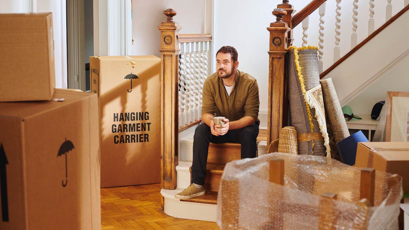 Man Who Cuts Ties With Everyone Is Dismayed When His Girlfriend Asks To Reconcile Man preparing to move out with packed boxes all around him