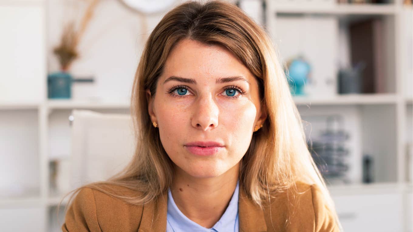 Subtle Traits Of An Untrustworthy Person, According To Psychology serious woman looking untrustworthy