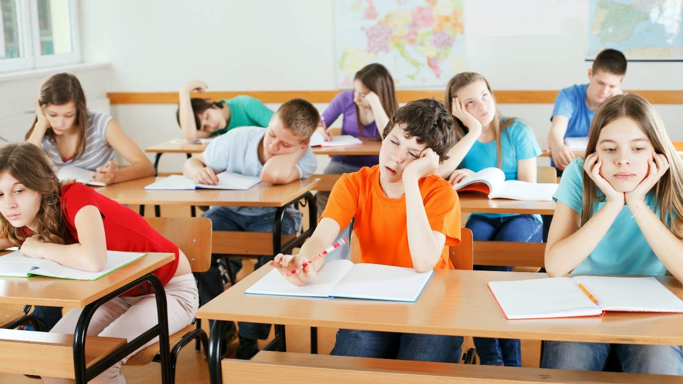 Teacher Of 10 Years Asks How To Fix Her Students’ Lack Of Curiosity Bored students who lack curiosity