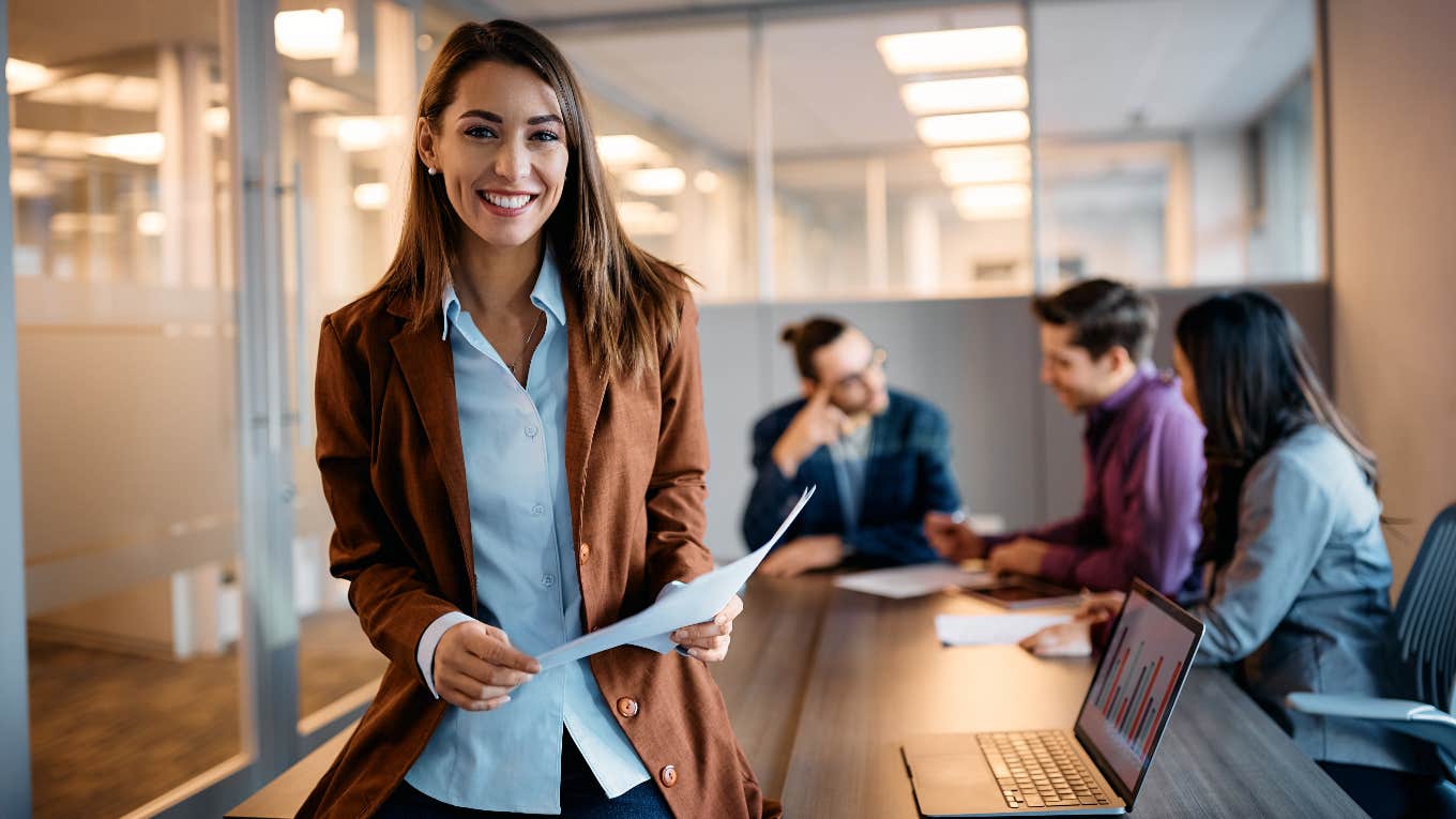 3 Things The Most Intelligent Person In The Room Is Constantly Doing Woman who is the most intelligent person in the room