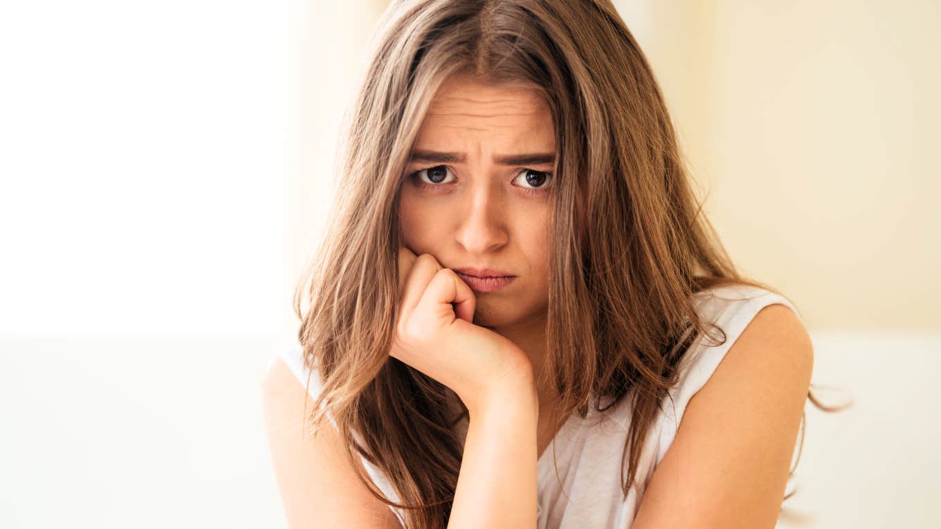 phrases that ruin women's relationships with men woman using phrases that ruins relationship with men