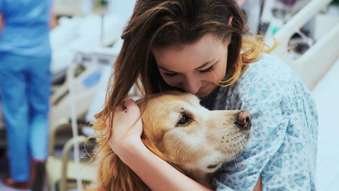 Worried Dog Travels Blocks To A Hospital She’d Never Been Before To Find Her Sick Owner Worried dog reuniting with sick owner after traveling blocks to a hospital