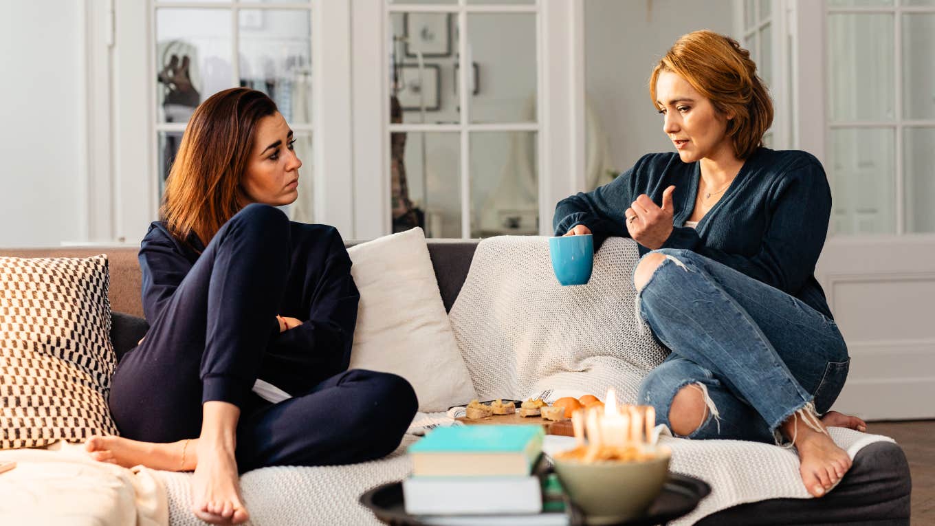 If You Can Answer 'Yes' To These Questions, Your Friendship Is Fake Friends sitting together