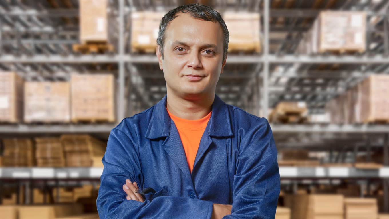 Company Excludes 'Blue Collar' Staff From Christmas Bonuses blue collar worker