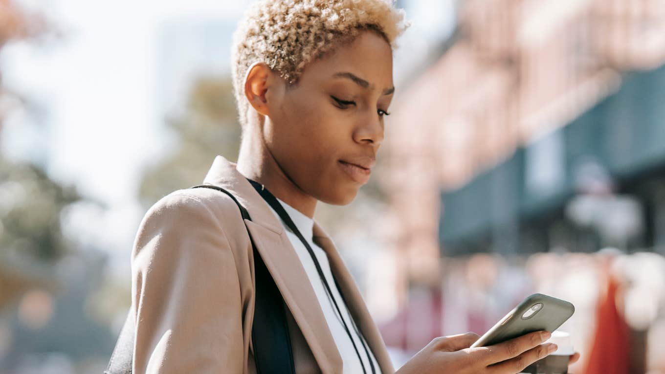 The iPhone Tactic Sneaky People Use When They Want To Build A False Sense Of Security With You Woman realizes sneaky tactic people are using to building a false sense of security with her.