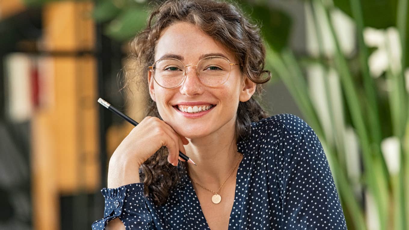 The Simple Question Quiz That Will Tell You Exactly Which Relationship Stage You're In Woman takes a simple quiz to tell which relationship stage she is in.