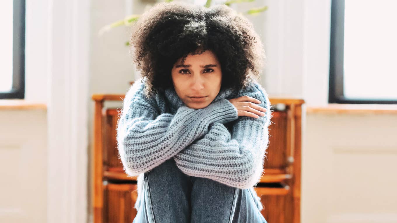 People Who Struggle To Socially Connect With Others Do These Things Often Woman struggling to connect with others.