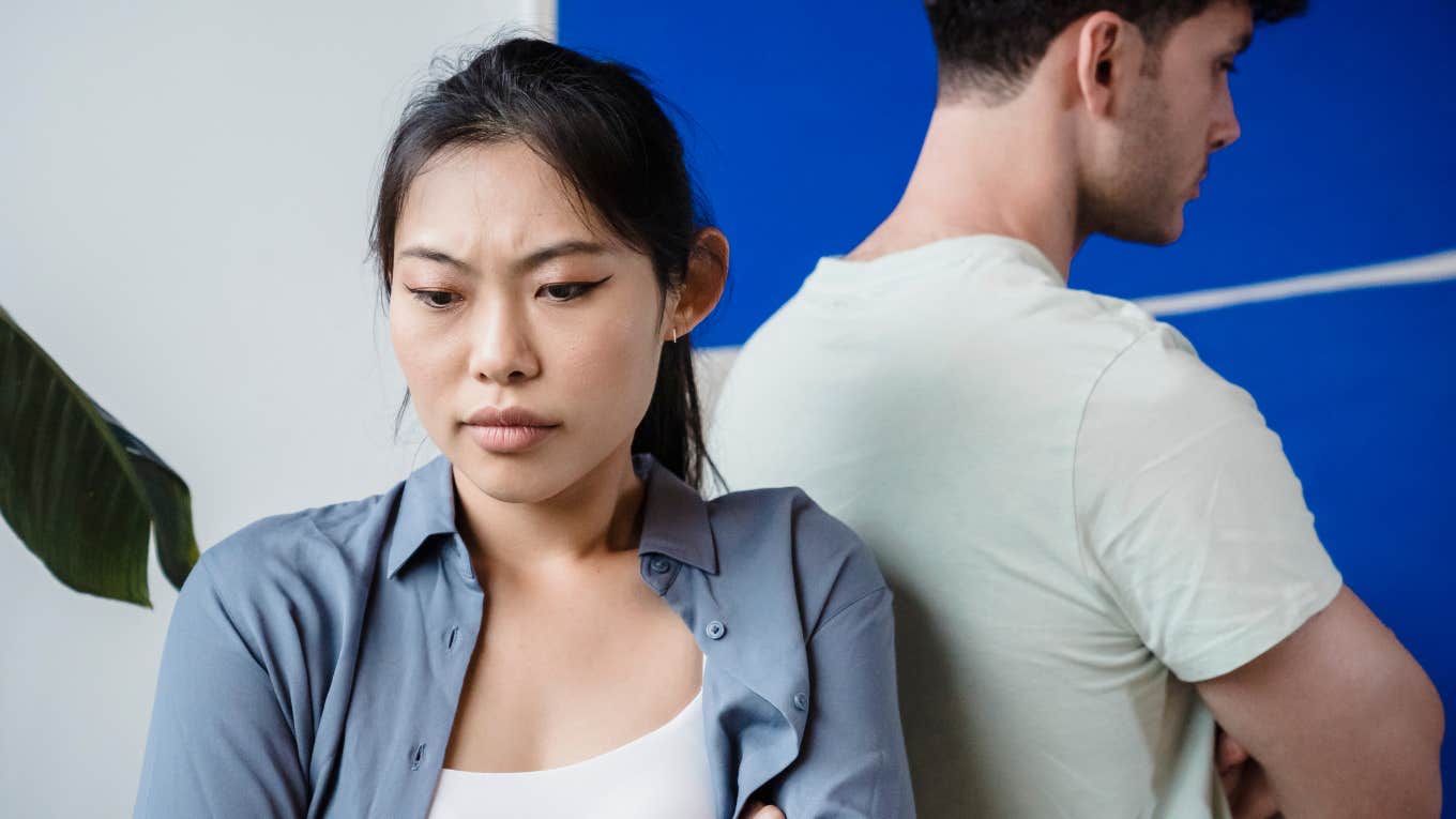 Things Nice Women Don't Realize They Do That Make Men Uncomfortable Nice woman realizes she makes men uncomfortable.